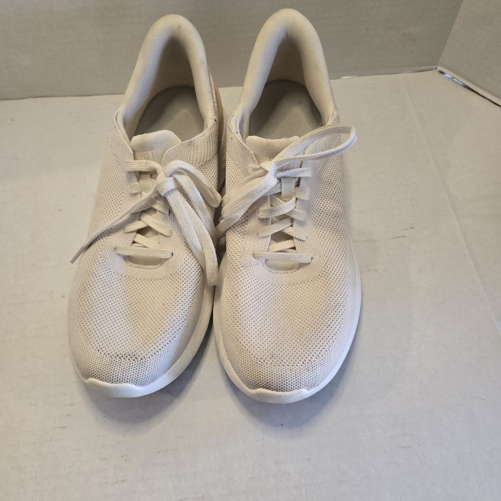 Kizik Cream Athletic Shoes